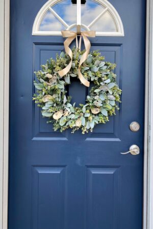 Coastal Charm Oyster Shell Wreath for Beachy Vibes and Festive Cheer