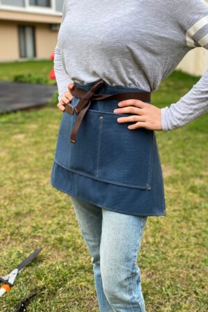 Durable Waxed Canvas Half Apron A Stylish and Functional Essential for Professionals