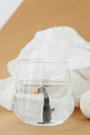 Captivating Penguin Drinking Glass A Quirky Animal Figure for Home D?cor and Gift-Giving