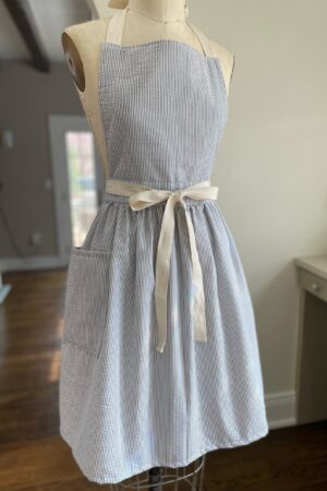 Vintage-Inspired Seersucker Apron A Timeless Kitchen Companion