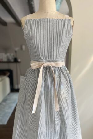 Vintage-Inspired Seersucker Apron A Timeless Kitchen Companion