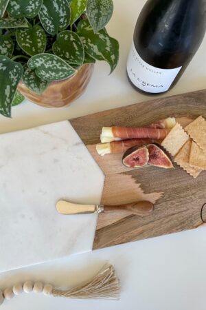 Elegant Marble and Wood Cheese Board Set A Culinary Canvas for Memorable Gatherings