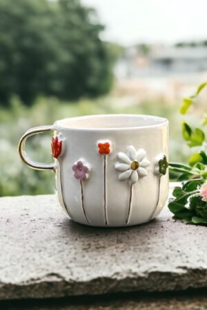 Exquisite Handmade Ceramic Mug with Custom Wood Slice Gift Box A Timeless Treasure for Coffee and Tea Lovers