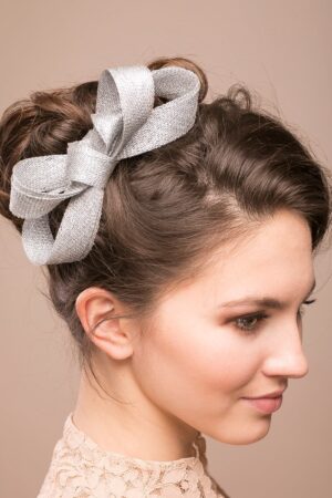 Silver Radiance Minimalist Fascinator for Bridal Elegance