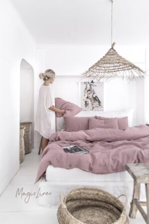 Luxurious Linen Pillowcase in Dusty Pink Indulge in Comfort and Style