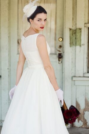 Enchanting Victorian Bridal Veil Ivory Birdcage Blusher with Crystal, Feather Fascinator, and Customizable Silk Flowers