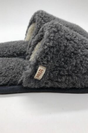 Cozy and Sustainable Eco-Friendly Merino Wool Slippers for Women and Men