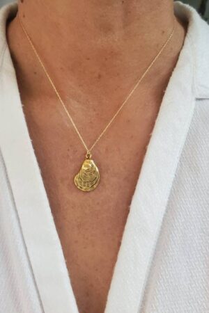 Captivating Gold Oyster Necklace Embrace the Enchanting Ocean's Embrace