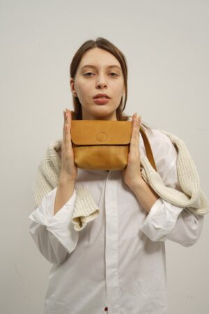 Exquisite Leather Crossbody Bag A Timeless Accessory for the Modern Woman