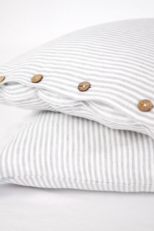 Cozy Linen Pillowcase with Coconut Buttons Elevate Your Sleep Sanctuary