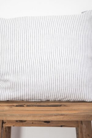 Cozy Linen Pillowcase with Coconut Buttons Elevate Your Sleep Sanctuary