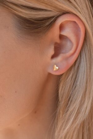 Sparkling Heart Studs Timeless Elegance for Every Occasion