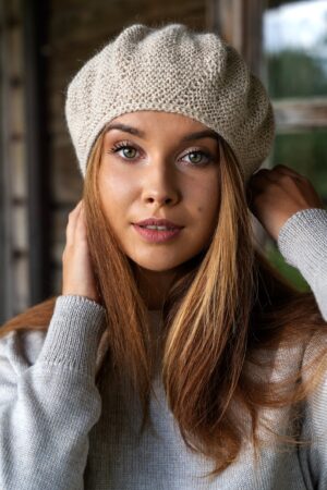 Cozy and Chic Handcrafted Alpaca Wool Beret for Women