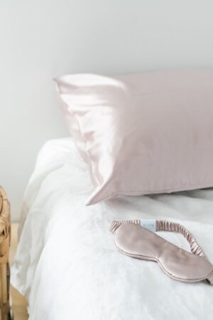 Experience the Luxury of Restful Nights 100% Pure Mulberry Silk Pillowcase 22 Momme ? Your Beauty and Hair's Best Friend