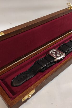 Exquisite Wooden Watch Box A Timeless Treasure for Your Precious Timepieces