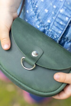 Adorable Mini Leather Crossbody Bag for Little Girls A Stylish and Practical Accessory