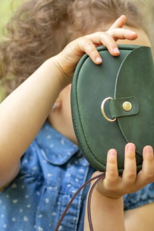 Adorable Mini Leather Crossbody Bag for Little Girls A Stylish and Practical Accessory