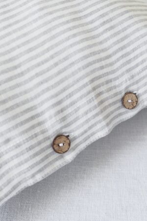 Cozy Linen Pillowcase with Coconut Buttons Elevate Your Sleep Sanctuary