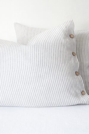 Cozy Linen Pillowcase with Coconut Buttons Elevate Your Sleep Sanctuary