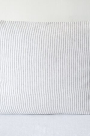 Cozy Linen Pillowcase with Coconut Buttons Elevate Your Sleep Sanctuary