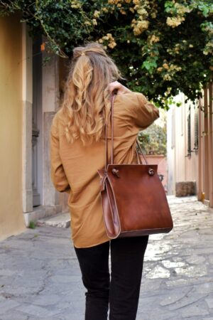 Chic Vegan Leather Shoulder Bag The Perfect Tote for Everyday Style