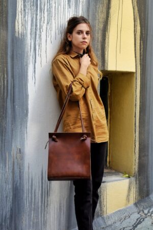 Chic Vegan Leather Shoulder Bag The Perfect Tote for Everyday Style