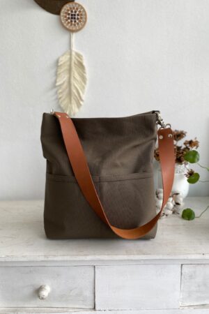 Versatile Canvas Tote Bag A Stylish and Practical Companion for Women