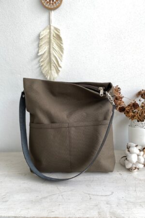 Versatile Canvas Tote Bag A Stylish and Practical Companion for Women