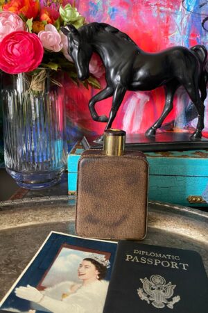 Ultra Rare Vintage GUCCI Leather Flask A Timeless Collectible for the Discerning Connoisseur