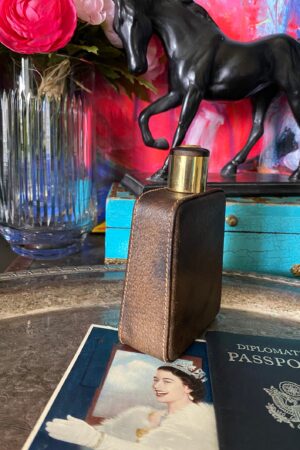 Ultra Rare Vintage GUCCI Leather Flask A Timeless Collectible for the Discerning Connoisseur