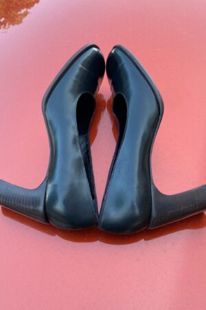 Authentic 90s Vintage Gucci Black Leather Pumps Timeless Elegance and Style