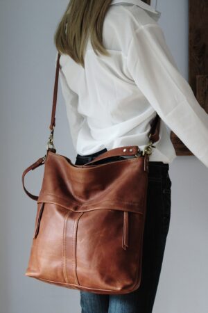 Exquisite Tan Leather Shoulder Bag Elevate Your Style with Versatility and Sophistication