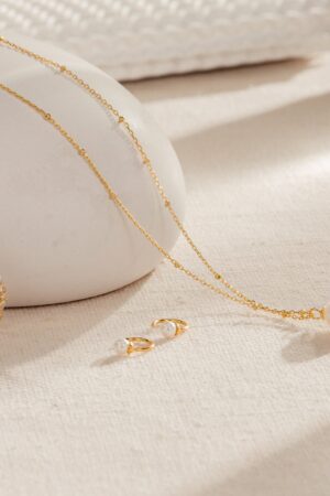 Caitlyn's Pearl Drop Pendant Necklace A Delicate Touch for Bridesmaids and Everyday Elegance