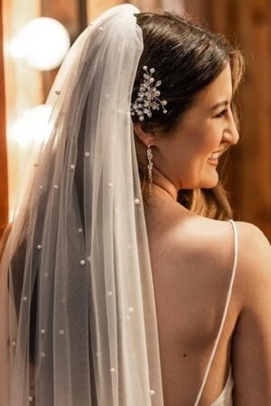 Pearlescent Elegance Bridal Veils Adorned with Shimmering Pearls