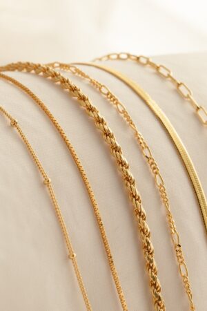 Caitlyn Minimalist's Delicate Silver Chains Elevate Your Style with Timeless Elegance