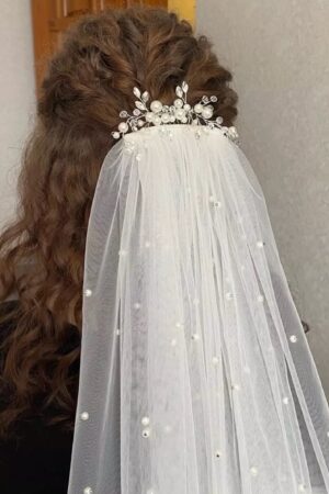 Pearlescent Elegance Bridal Veils Adorned with Shimmering Pearls