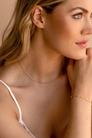 Caitlyn Minimalist's Dainty Mirror Chain Necklace Elevate Your Style with Grace and Simplicity