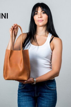 Exquisite Red Leather Tote A Timeless Accessory for the Modern Woman