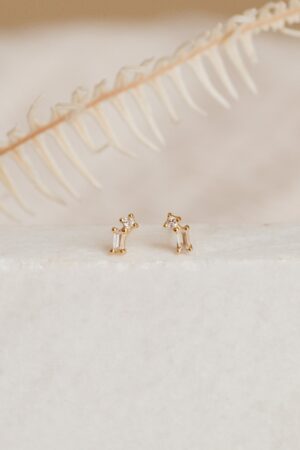 Captivating Baguette Diamond Drop Earrings Minimalist Elegance in Gold