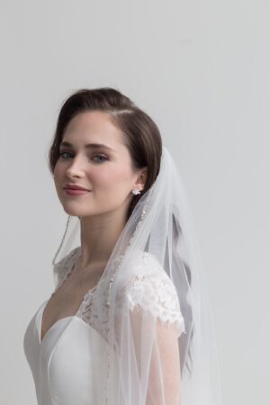 Sparkling Elegance Crystal-Embellished Wedding Veils for a Shimmering Bridal Look