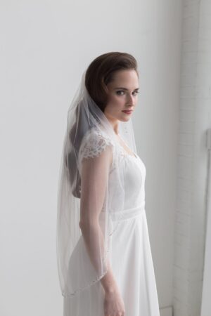 Sparkling Elegance Crystal-Embellished Wedding Veils for a Shimmering Bridal Look