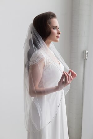 Sparkling Elegance Crystal-Embellished Wedding Veils for a Shimmering Bridal Look