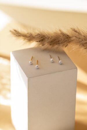 Petite Pearl Studs Timeless Elegance for Everyday Glamour