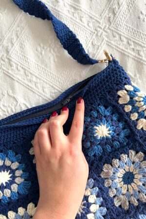 Captivating Blue Granny Square Crochet Bag A Timeless Knitted Crossbody for Everyday Style