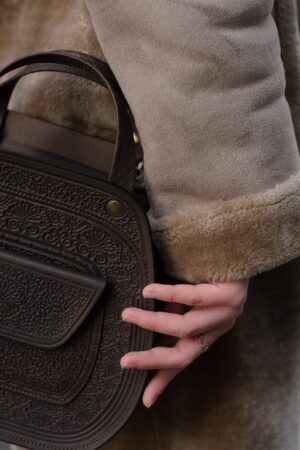 Exquisite Handmade Leather Crossbody Bag A Timeless Accessory for the Discerning