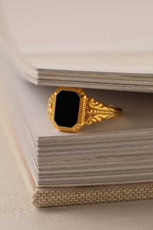 Vintage Black Signet Ring A Timeless Statement for the Modern Individual