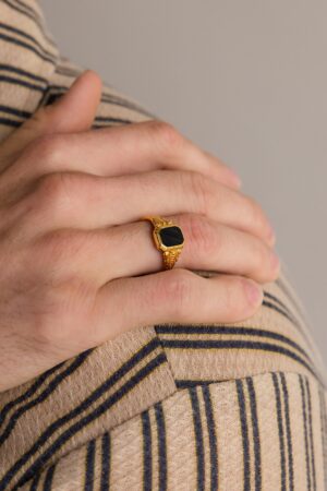 Vintage Black Signet Ring A Timeless Statement for the Modern Individual