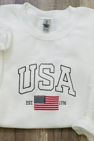 Embroidered American Flag Sweatshirt A Patriotic Symbol of Pride and Unity