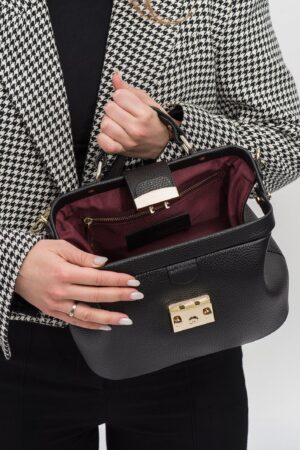 Timeless Leather Satchel The Epitome of Style and Functionality for Women