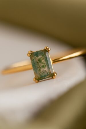 Vintage Art Deco Agate Emerald Ring A Timeless Promise of Love